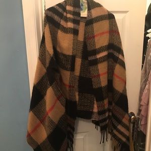 Woman’s O/S shawl